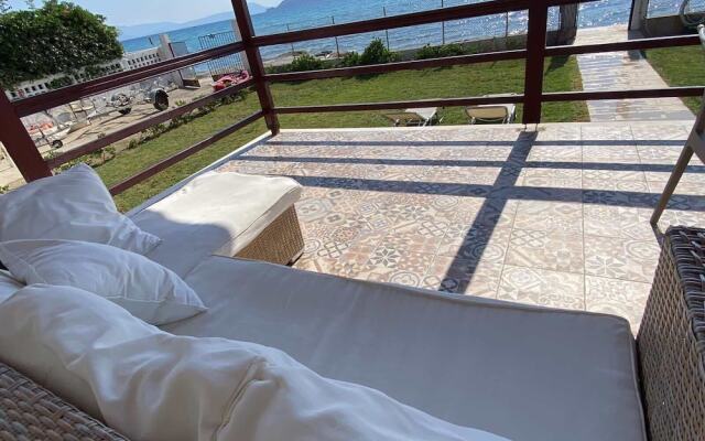 Costa Vasia Suites & Apartments