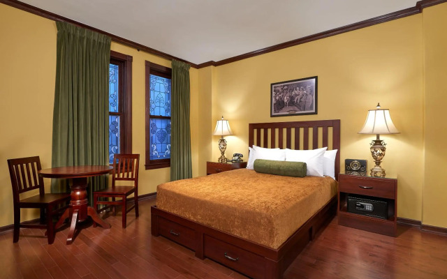 Hotel Apache