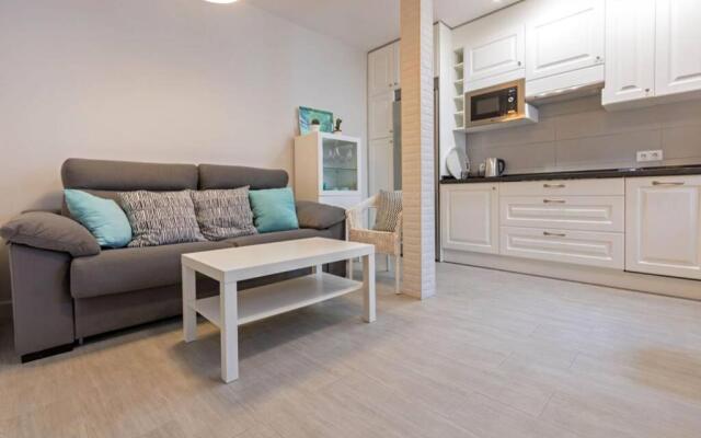 Castilla Triana Courtyard by Valcambre