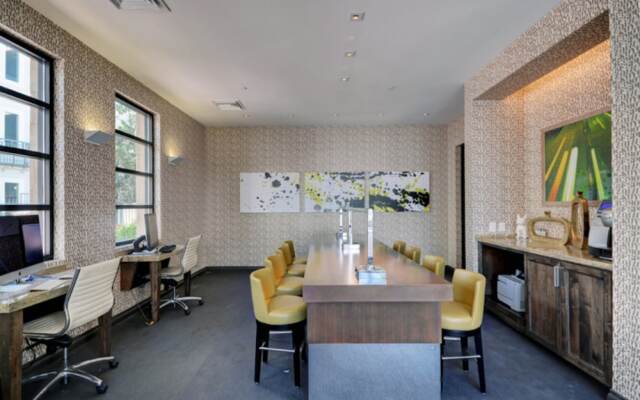 Global Luxury Suites Baypointe Station
