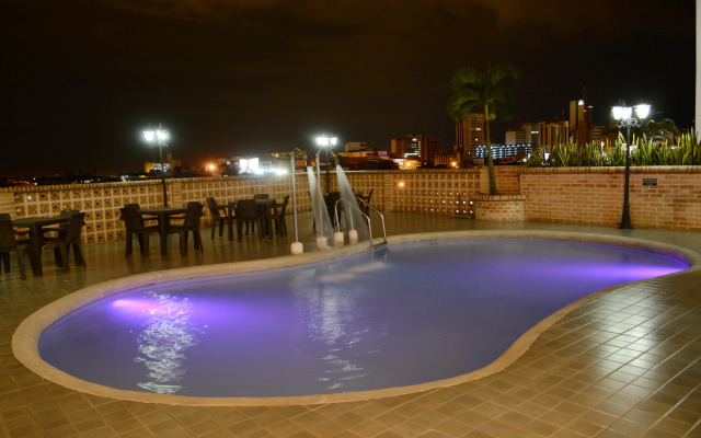 Hotel Calima Real