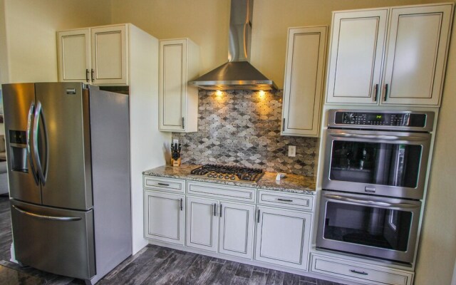 High Tide 7 Bedroom Apartment by BnD