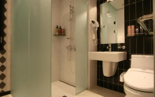 Y Hotel