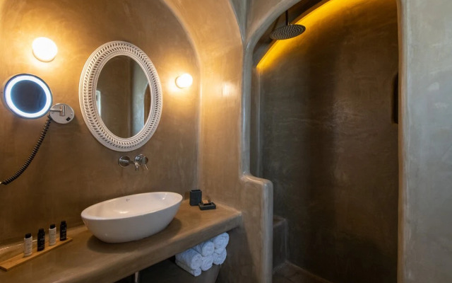 AVAL All Suite