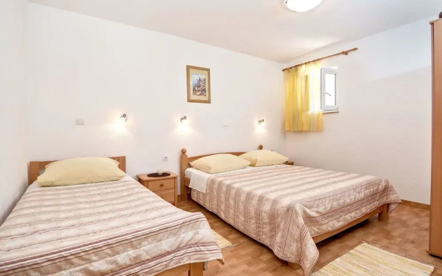 Beach Resort Apartments Bucina