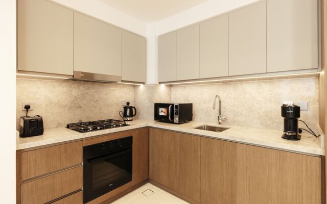 Luxurious Waterfront 1BR with Sea Views