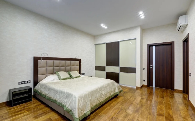 Smolny Park Suite