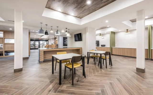 Comfort Suites Four Seasons