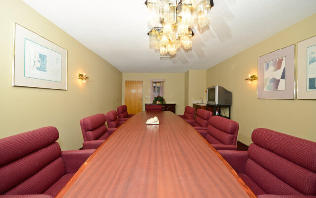 Days Inn & Suites By Wyndham Kalamazoo