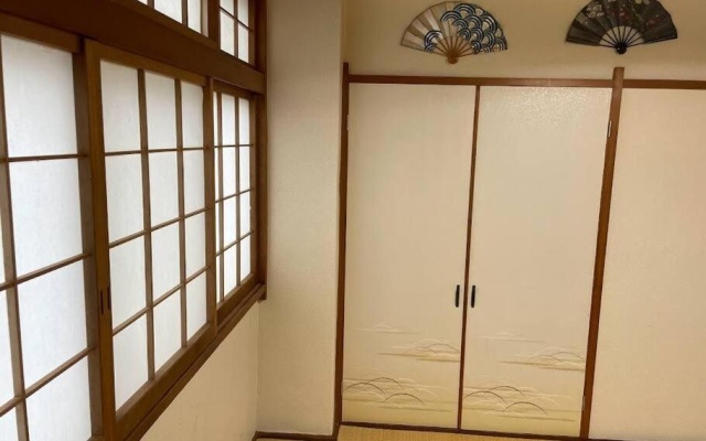 伊東の宿-IKKO- 一室貸切 天然温泉 伊東駅まで徒歩6分 beachまで徒歩5分 – Guest Rooms – Ito