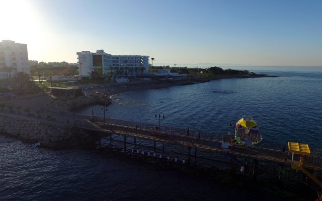 Evalena Beach Hotel