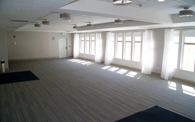 Holiday Inn Express & Suites Price by IHG