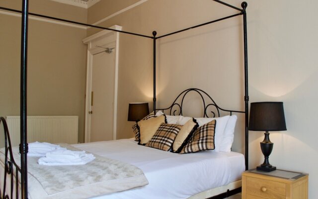 4 Bedroom Georgian Flat In New Town
