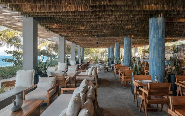 Amber Lombok Beach Resort
