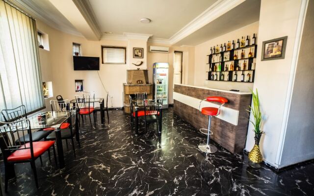 Hotel Rostus