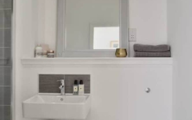2 Bedroom Apartment In Pilton