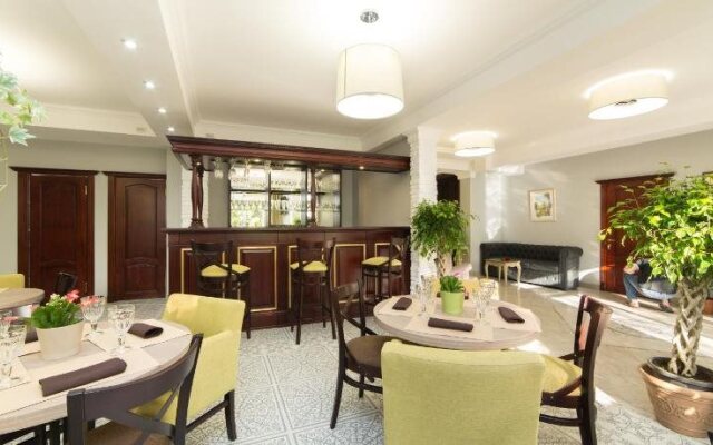 Garden Hotel