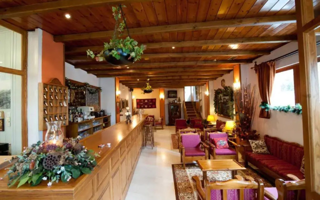 To Balcony tis Agorianis