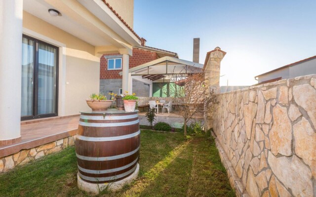 Awesome Apartment in Valbandon With Wifi and 1 Bedrooms