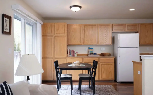 Rock Bluff Retreat - Home for 6!