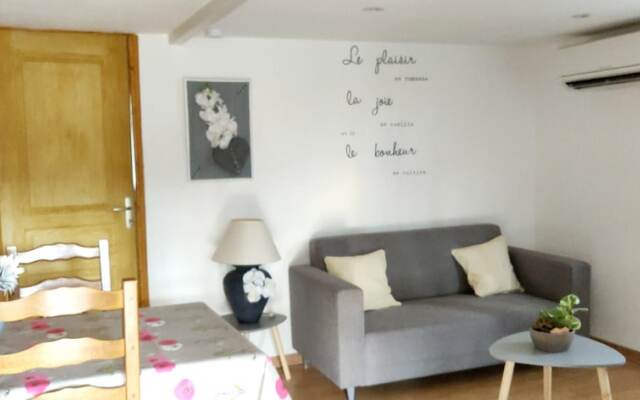 Chalet With 2 Bedrooms in Saint-genest-de-beauzon, With Wonderful Mountain View, Enclosed Garden and Wifi - 40 km From the Slopes