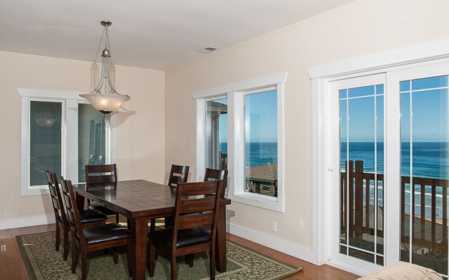 Above It All With Ocean Views 3 Br home by RedAwning