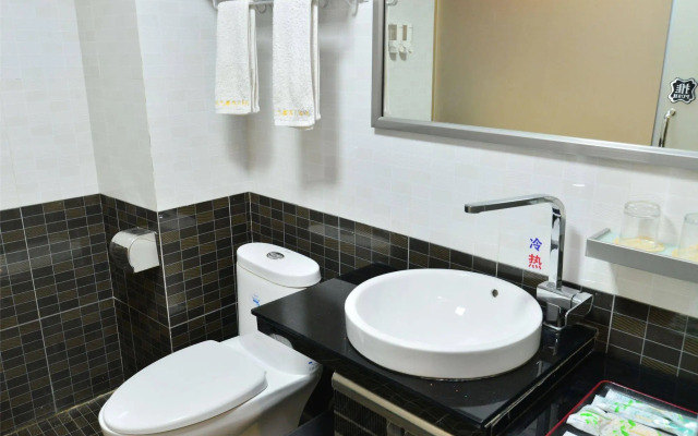 Colorful Jiuzhaigou Holiday Inn