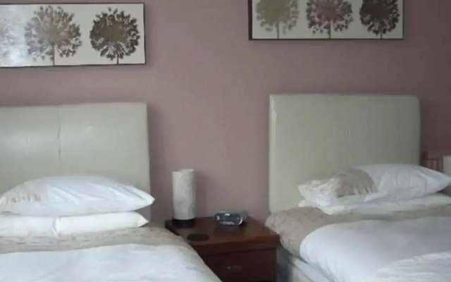 Warwick Lodge Guesthouse