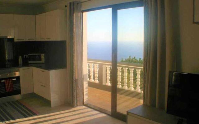 Arcos Grand Suites with pool
