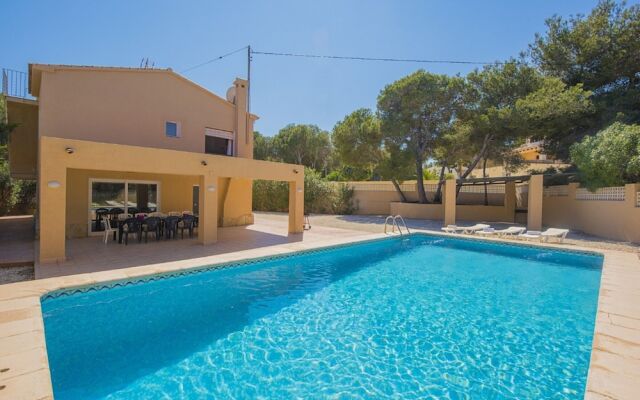 Villa - 7 Bedrooms with Pool - 104989