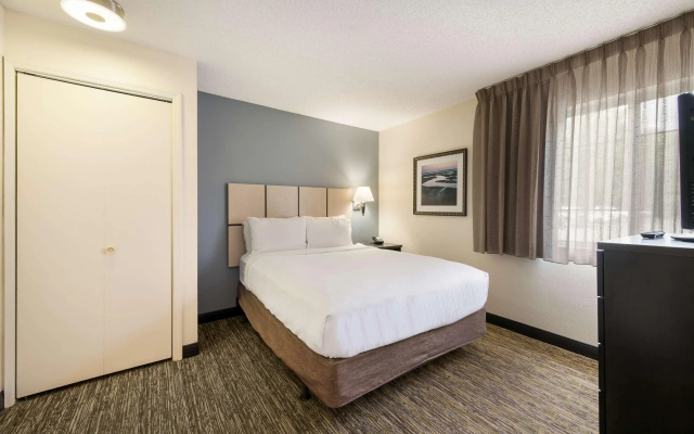 Sonesta Simply Suites Hampton