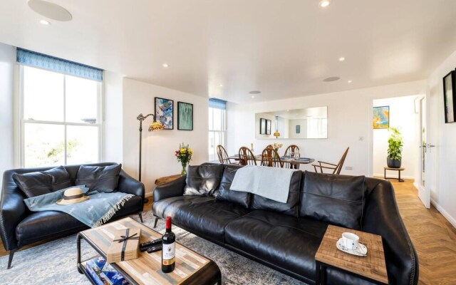 Luxurious 2 Bedroom Apartment With Estuary View