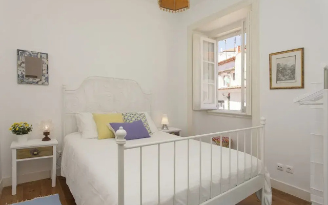 Spacious Alfama Duplex, By TimeCooler