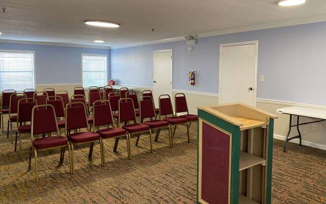 Super 8 by Wyndham Covington