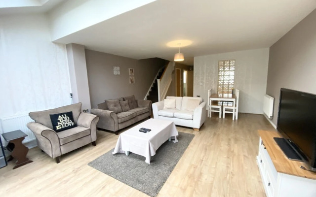 Thepropertyfocus - Spacious Modern House