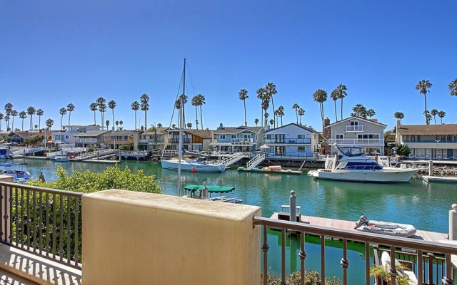 Large Ventura Keys Waterfront 4 Bedroom Home