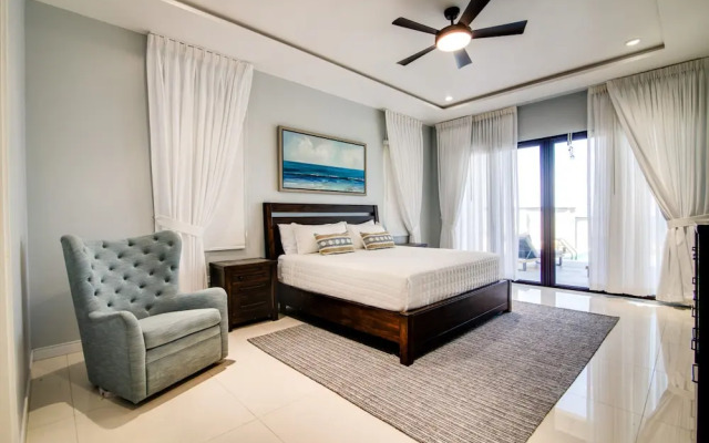 Luxury Oceanfront Villa Fully Staffed Pool Jacuzzi Movie Theatre