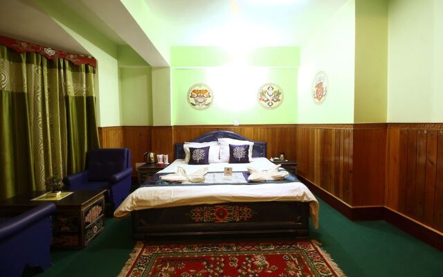 OYO 6932 Hotel Snow Lion