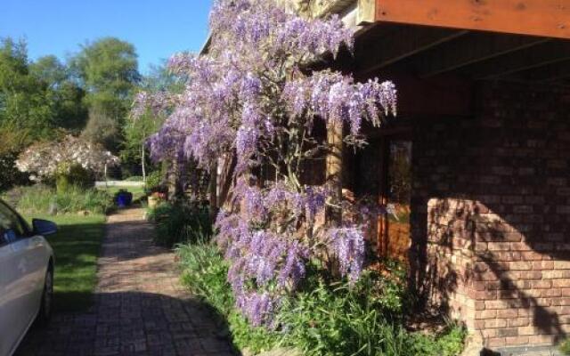Wisteria Lodge Bed and Breakfast