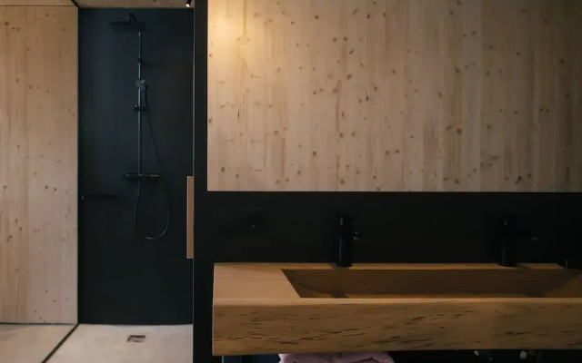 Anders Suites