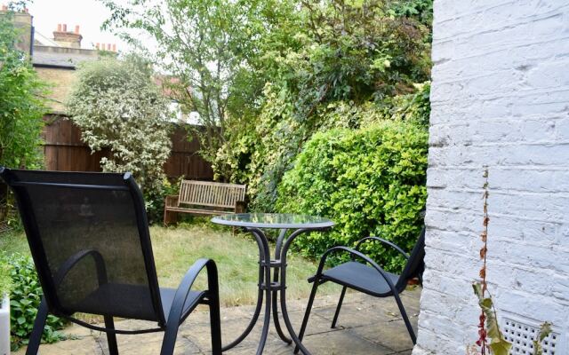 2 Bedroom Wimbledon House With Garden