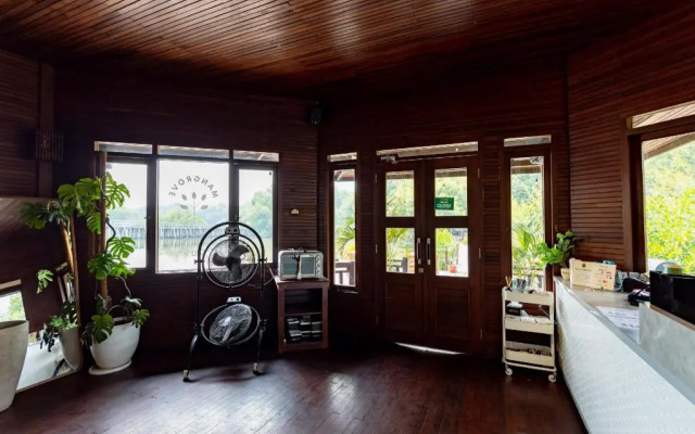 RedDoorz Resort @ Taman Wisata Mangrove