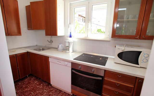 Apartment Laura - 20m from the sea A4 Trogir, Riviera Trogir