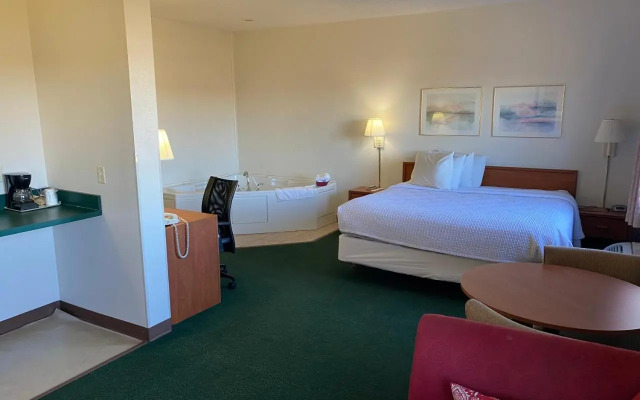 Super 8 Motel Carlyle