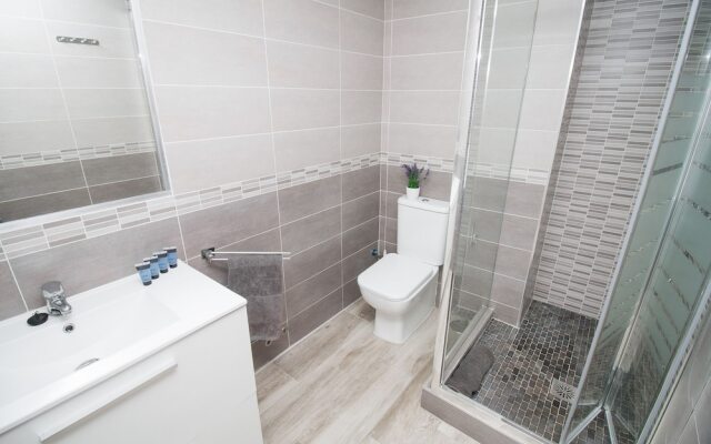 Classy 4 bedrooms Apartment