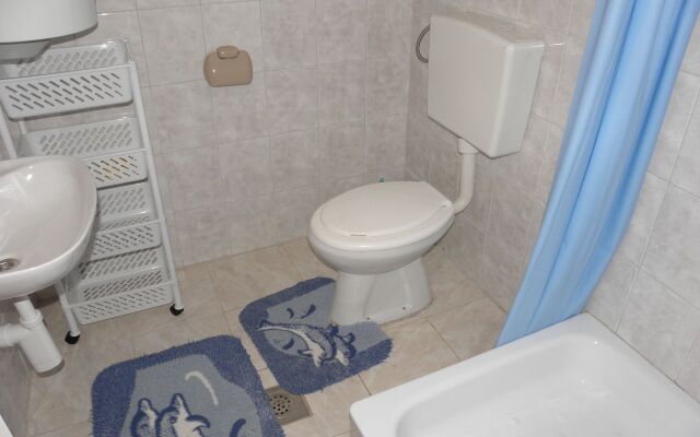 Apartment Zvone - 100 m from sea: A2 Bibinje, Zadar riviera