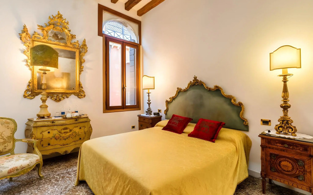 Luxury Venetian Rooms