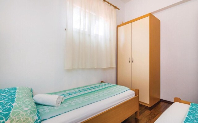 Beautiful Apartment in Lukovo Sugarje With 2 Bedrooms