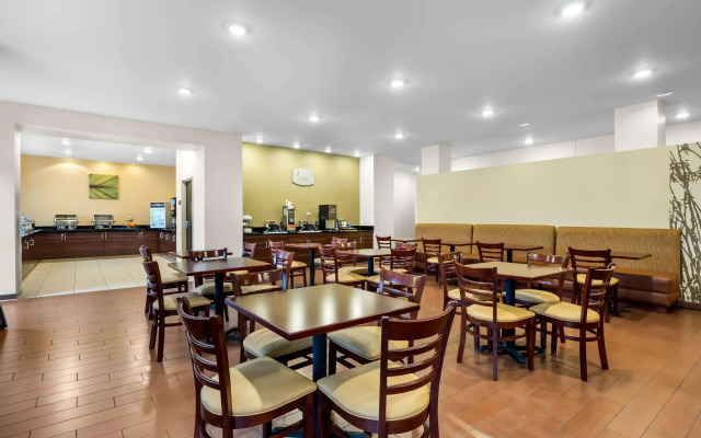 Sleep Inn & Suites West-Near Medical Center