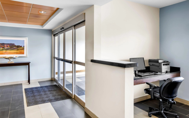 Best Western Thompson Hotel & Suites